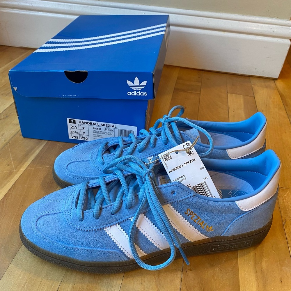 Adidas Handball Spezial Light Blue / Cloud White / Gum size M 7.5 / W 8.5.